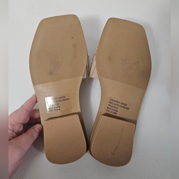 Torrid Tubular Banded Slides Wide Width! - Picture 2 of 3